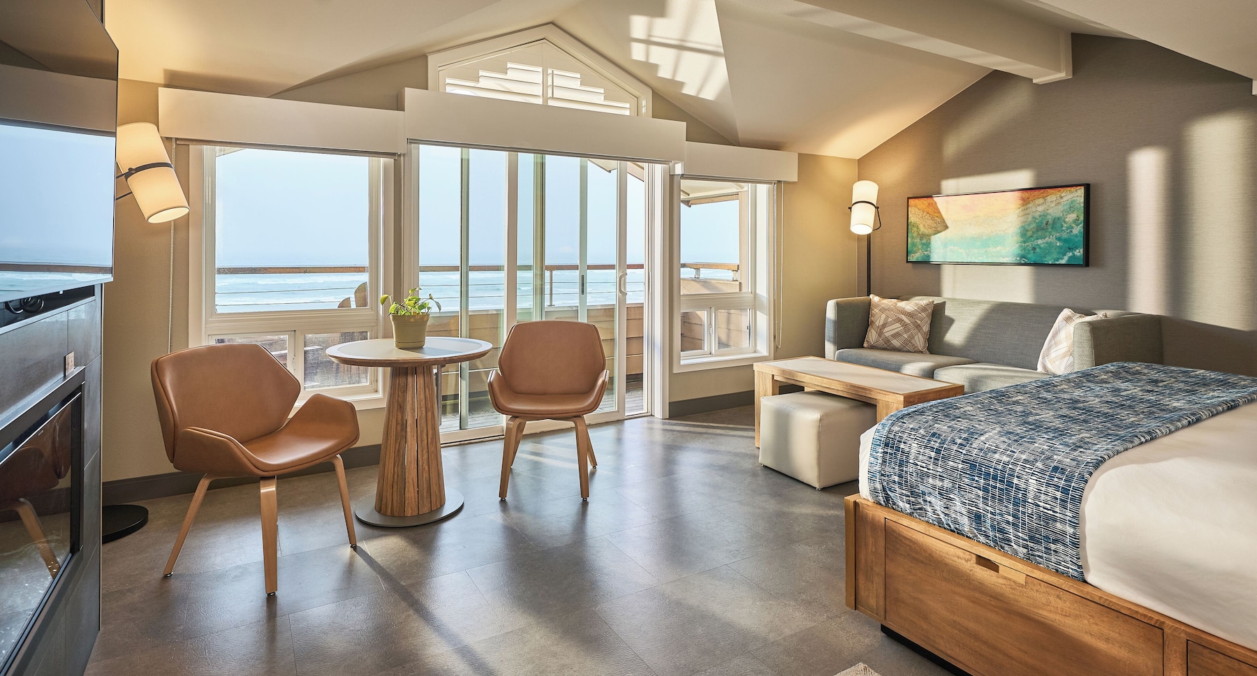 Beachfront King Studio | Premium bedding, in-room safe, blackout drapes, iron/ironing board