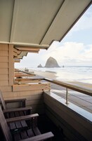 Beachfront King Studio | Terrace/patio