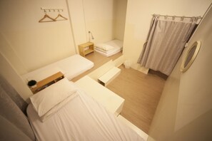 In-room safe, iron/ironing board, free WiFi, bed sheets - (Singapore)