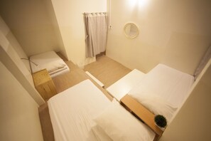 In-room safe, iron/ironing board, free WiFi, bed sheets - (Singapore)