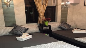 خزنة داخل الغرفة وواي فاي مجانًا
