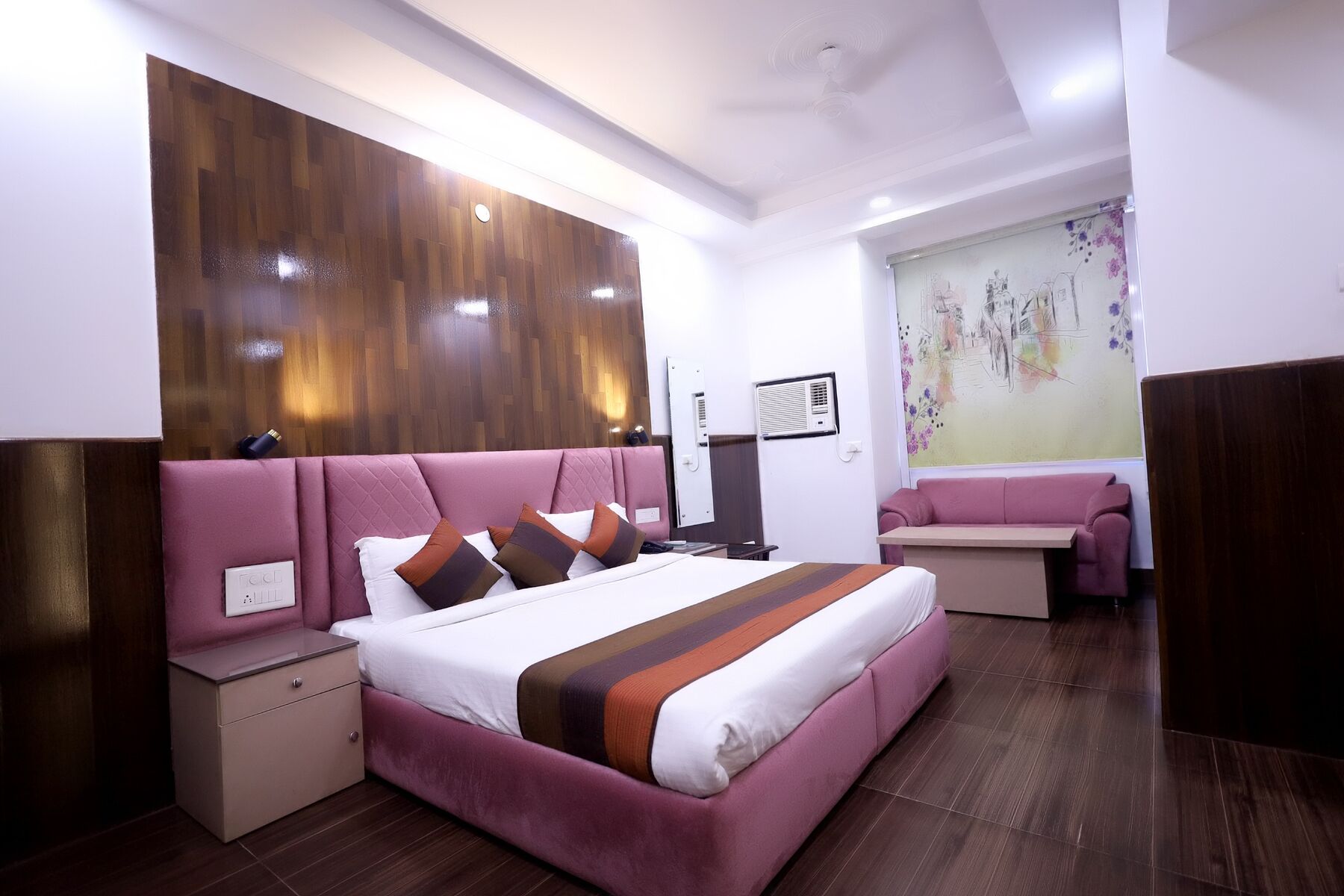 Desk, rollaway beds, free WiFi