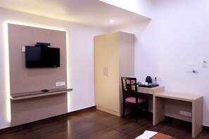 Desk, rollaway beds, free WiFi - Hotel Krishna Sagar (Ghaziabad)