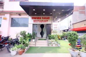 Property entrance - Hotel Krishna Sagar (Ghaziabad)