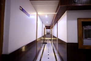 Hallway - Hotel Krishna Sagar (Ghaziabad)