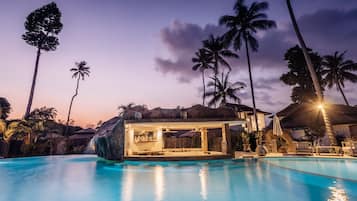 Poolside bar