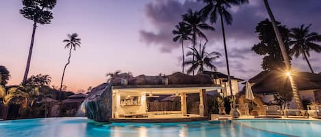 Poolside bar