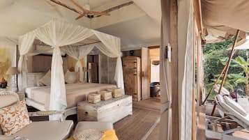 Tented Villa | ๋ฏธ๋๋ฐ, ๊ฐ์ค ๋ด ๊ธ๊ณ , ์ฑ
์, ๊ฐ์ด ์นจ๋