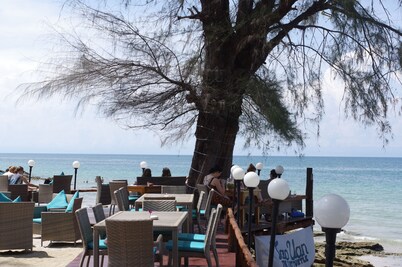 Thai House Beach Resort