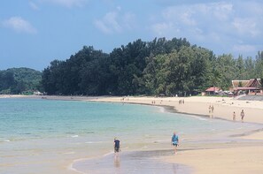 Beach nearby, beach bar - Thai House Beach Resort (Ko Lanta)