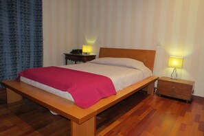 Deluxe Room (with Private Bathroom) | Egyptian cotton sheets, down comforters, individually decorated, desk
