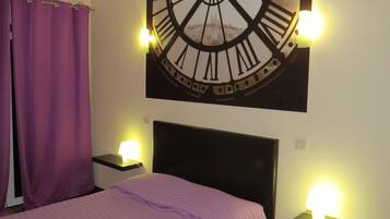 Deluxe Double Room, Balcony (with Shared Bathroom) | Egyptian cotton sheets, down comforters, individually decorated, desk