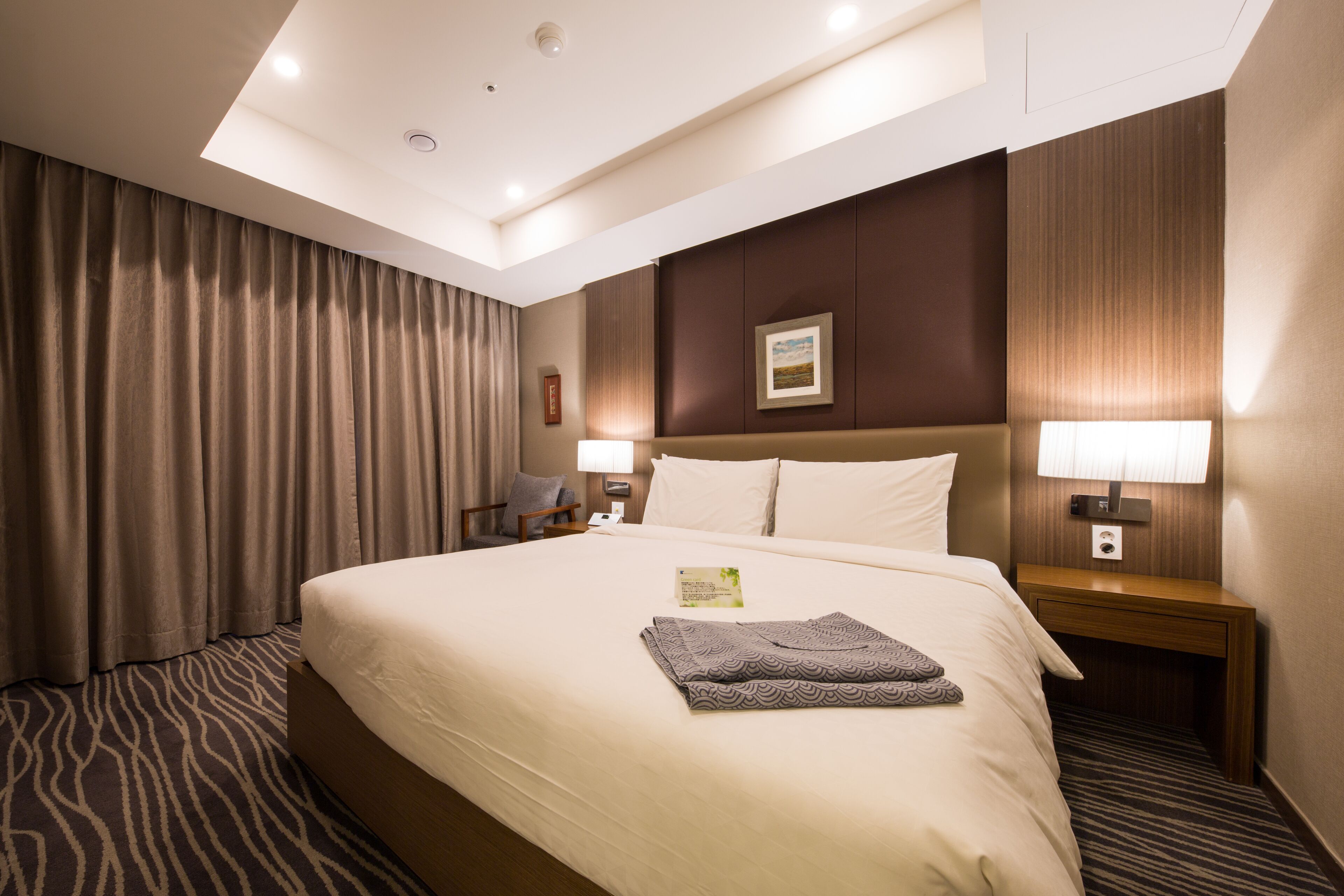 1 bedroom, premium bedding, in-room safe, desk