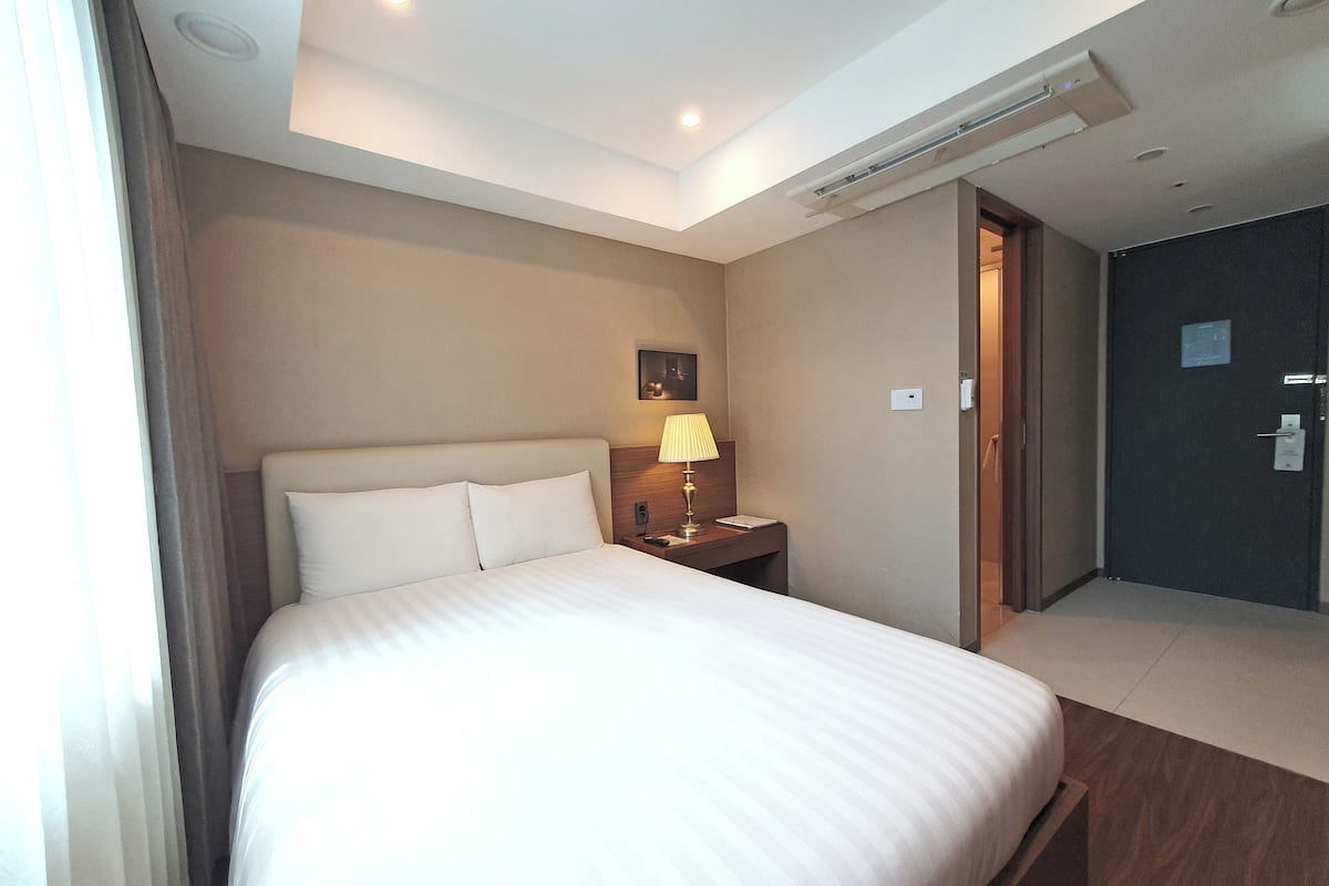 Economy Double Room | Premium bedding, in-room safe, desk, blackout drapes