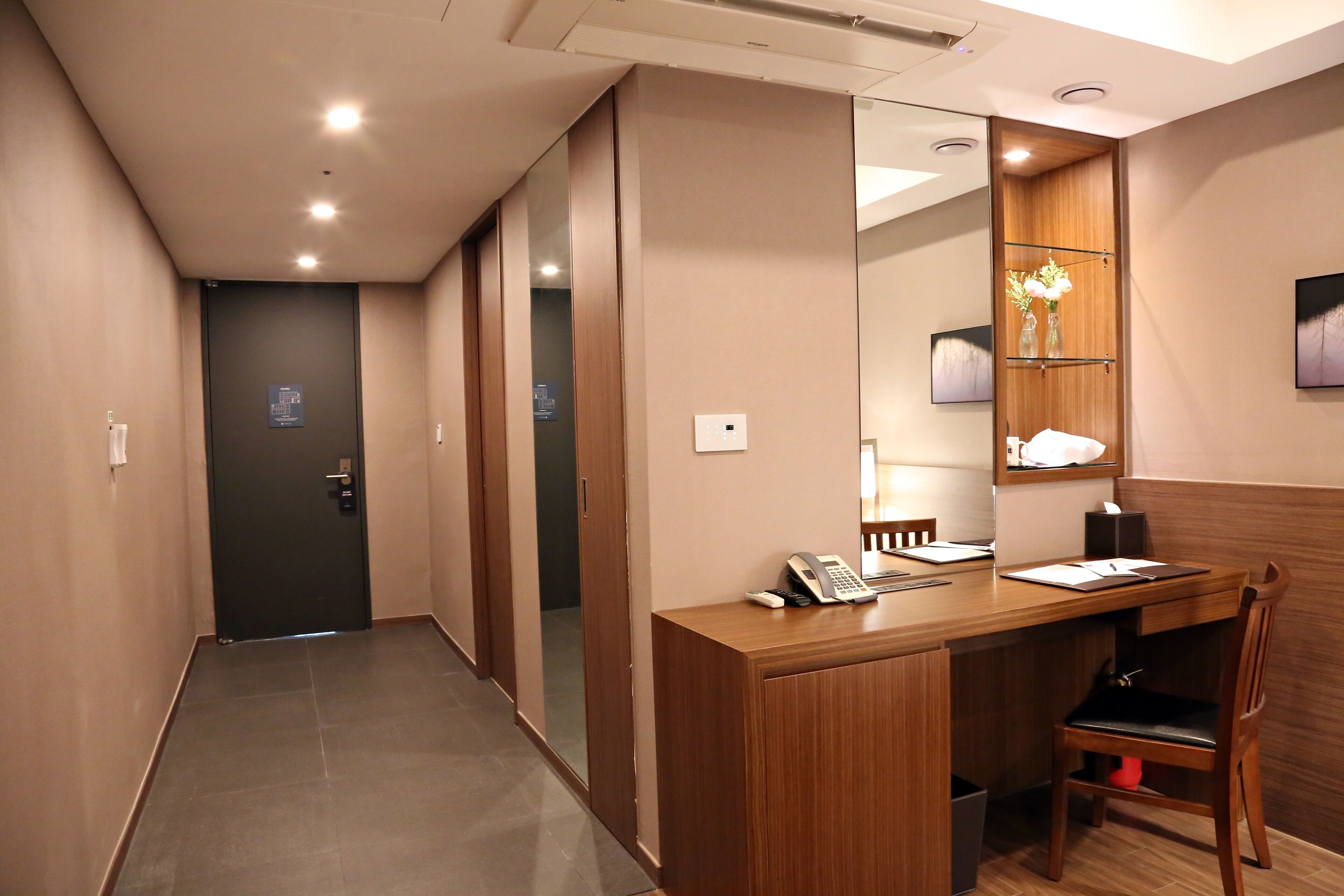 1 bedroom, premium bedding, in-room safe, desk