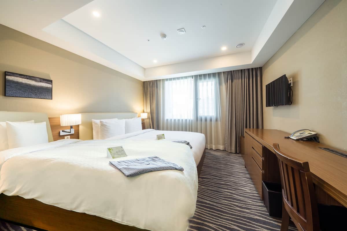 1 bedroom, premium bedding, in-room safe, desk