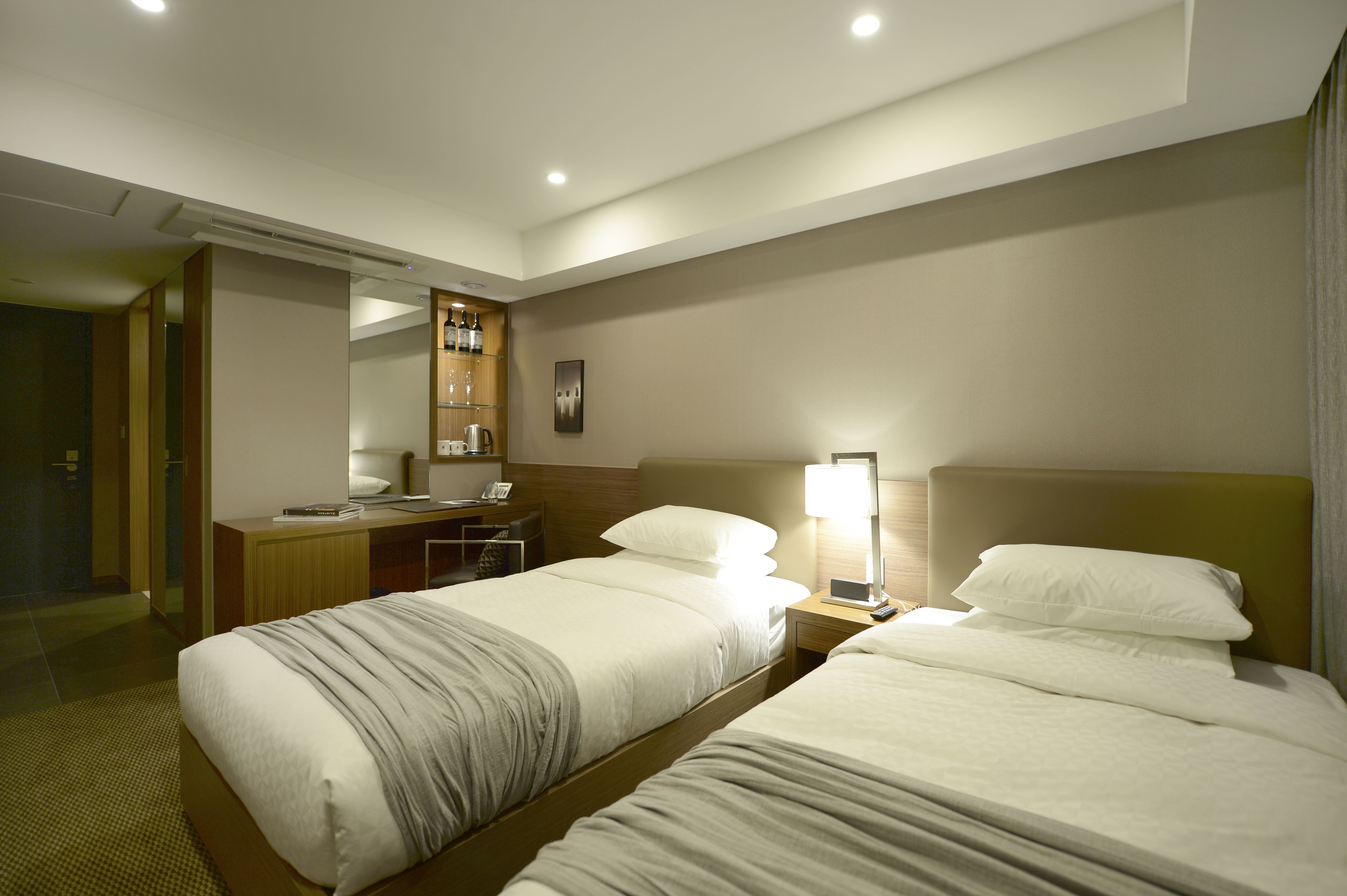 Standard Twin Room (7Luck Casino ￦40,000 Free Coupon) | Premium bedding, in-room safe, desk, blackout drapes