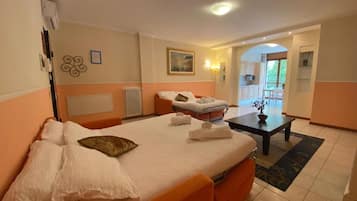 In-room safe, soundproofing, free WiFi