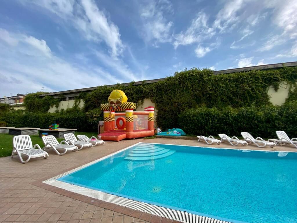 Seasonal outdoor pool, pool loungers