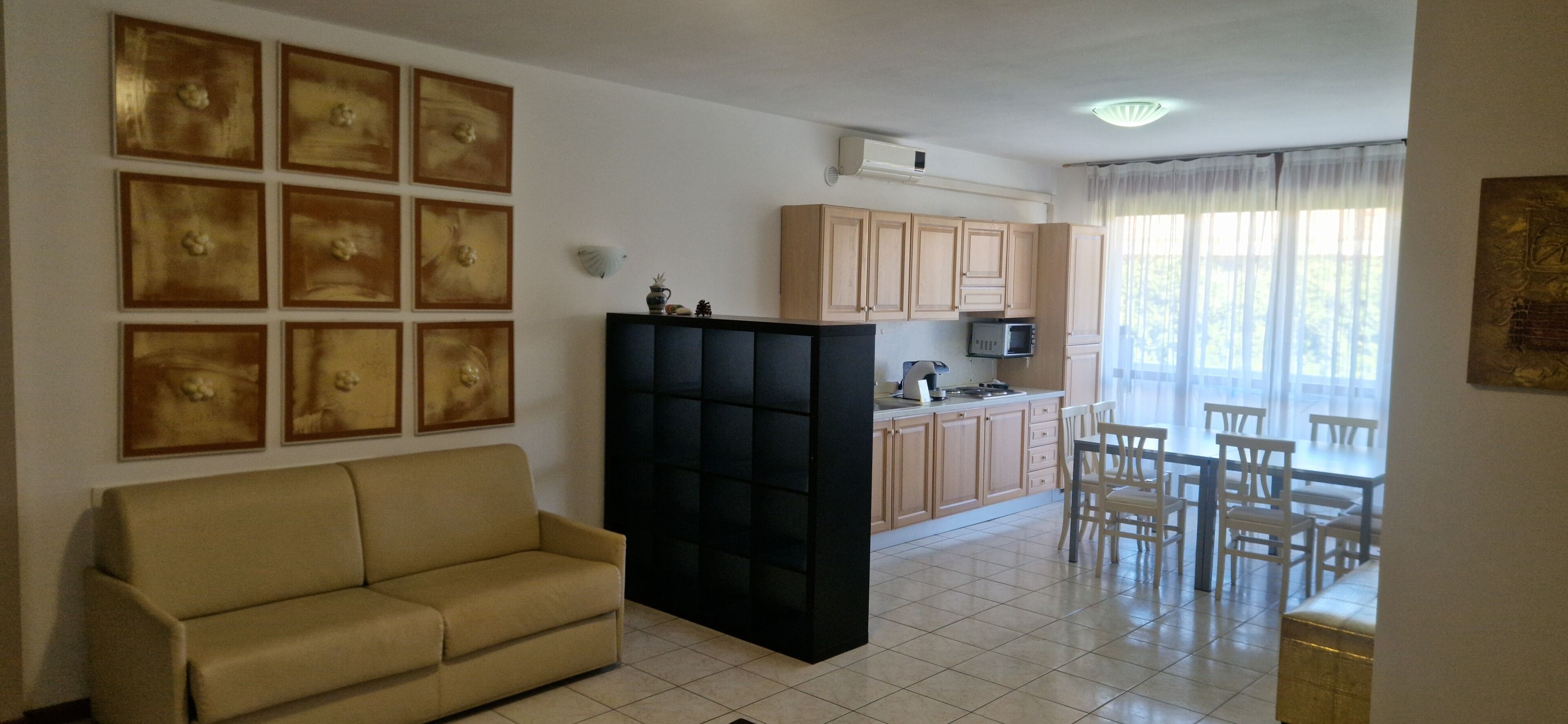 Lägenhet Executive - 2 sovrum - innergård | Vardagsrum | 32-tums platt-tv med satellitkanaler och tv