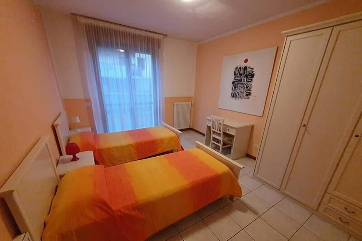 1 bedroom, in-room safe, soundproofing, free WiFi