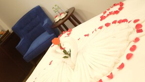 Superior Room, 1 King Bed | In-room dining - Skyline Hanoi Hotel (Hanoi)
