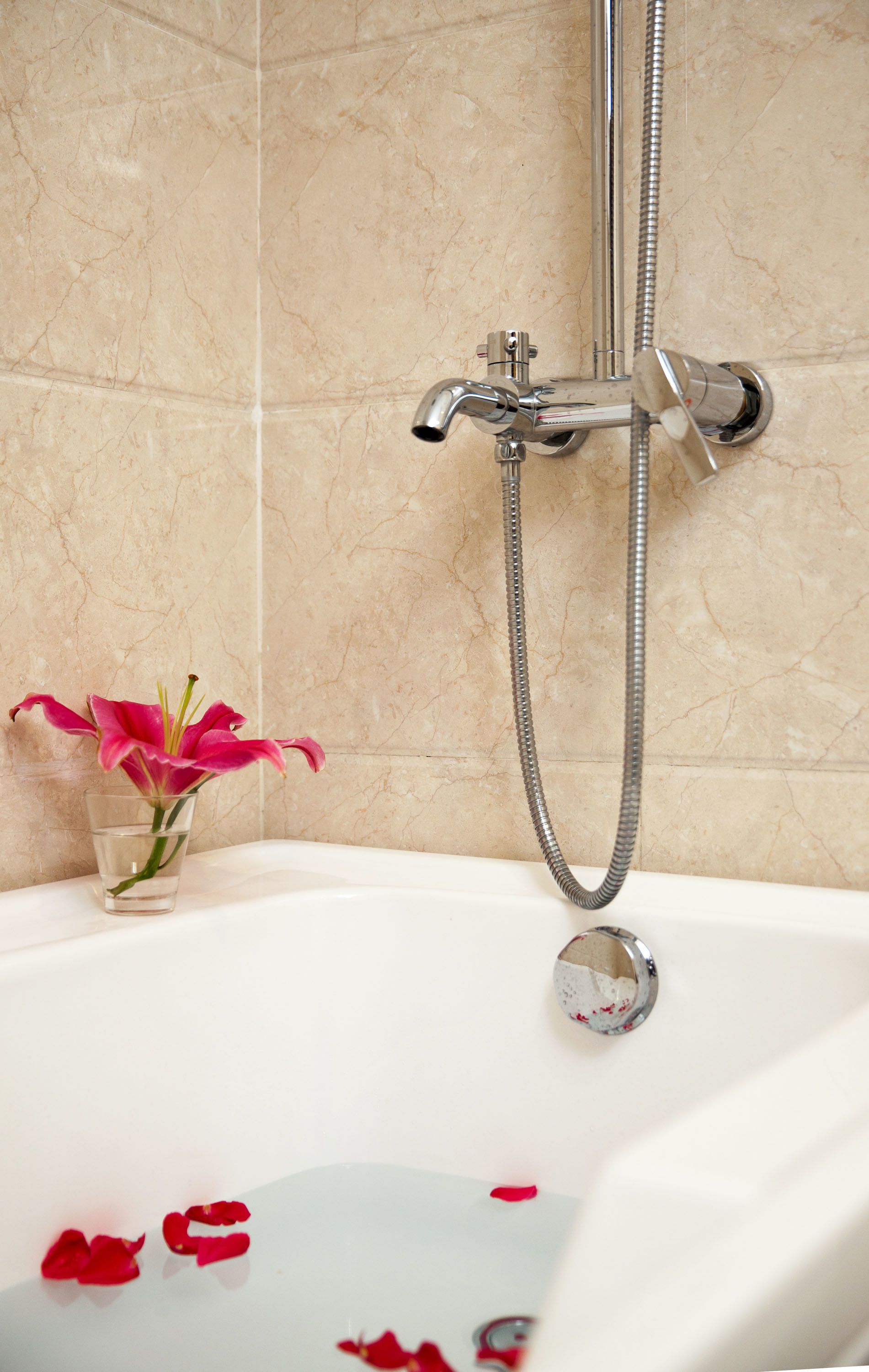 deep-soaking bathtub