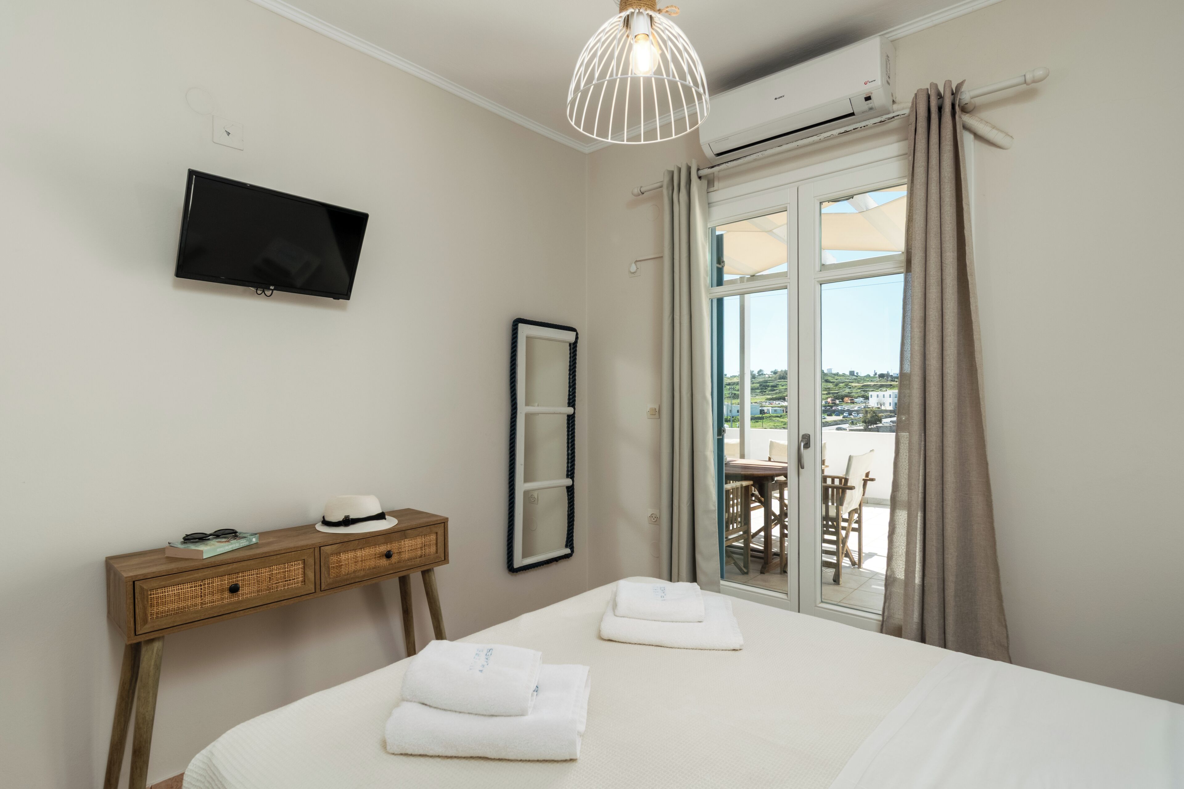 2 bedrooms, minibar, in-room safe, iron/ironing board