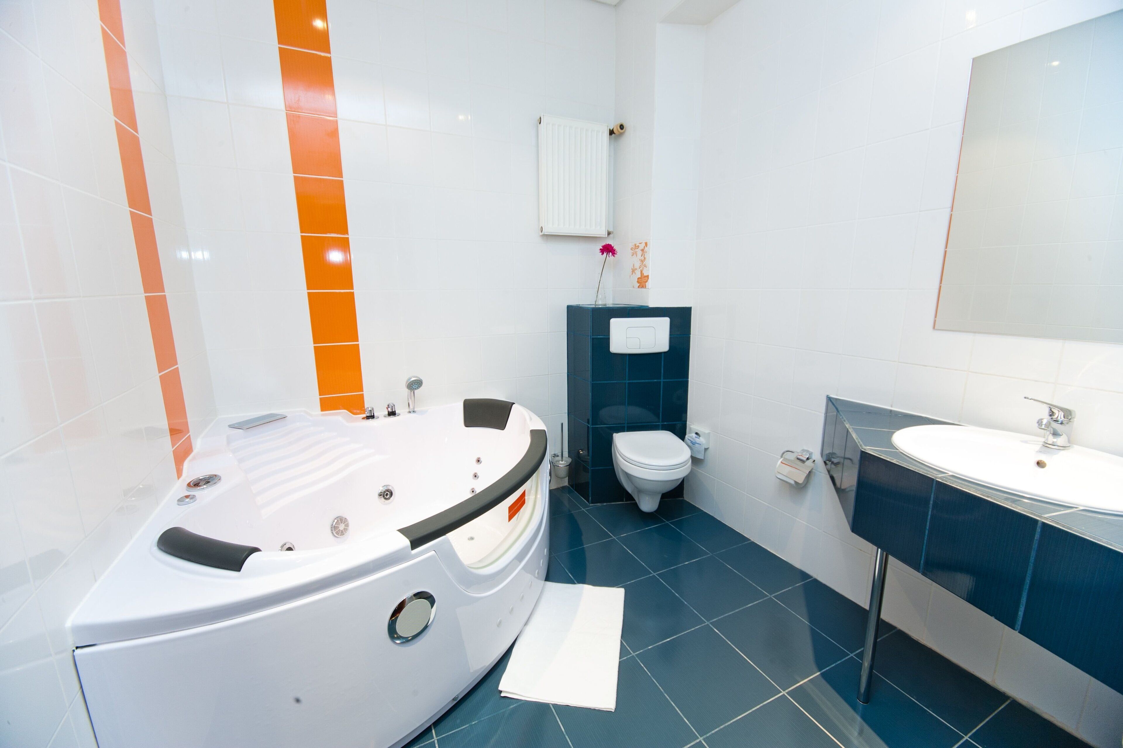 1 bedroom, premium bedding, in-room safe, desk