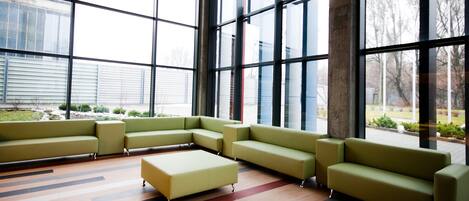 Sittområde i lobbyn