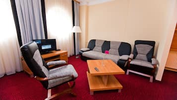 Premium bedding, in-room safe, desk, iron/ironing board