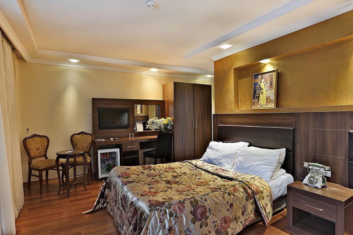 Premium bedding, minibar, in-room safe, desk