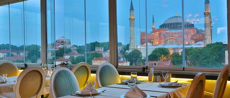 تقديم الغداء، الأطباق التركية، تناول الطعام في الهواء الطلق