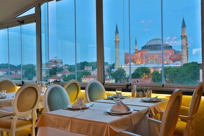 Lunch and dinner served - The Istanbul Hotel (Istanbul)