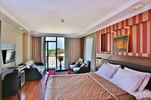 Premium bedding, minibar, in-room safe, desk - The Istanbul Hotel (Istanbul)