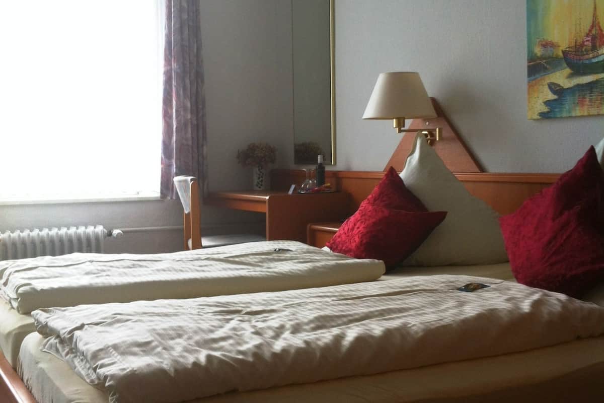 double room | in-room safe, desk, free wifi, bed sheets