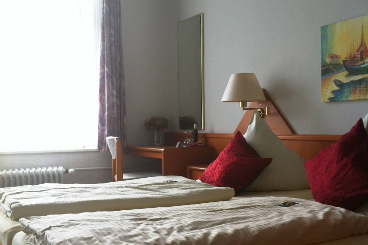 Tweepersoonskamer | Een kluis op de kamer, een bureau, gratis wifi, beddengoed