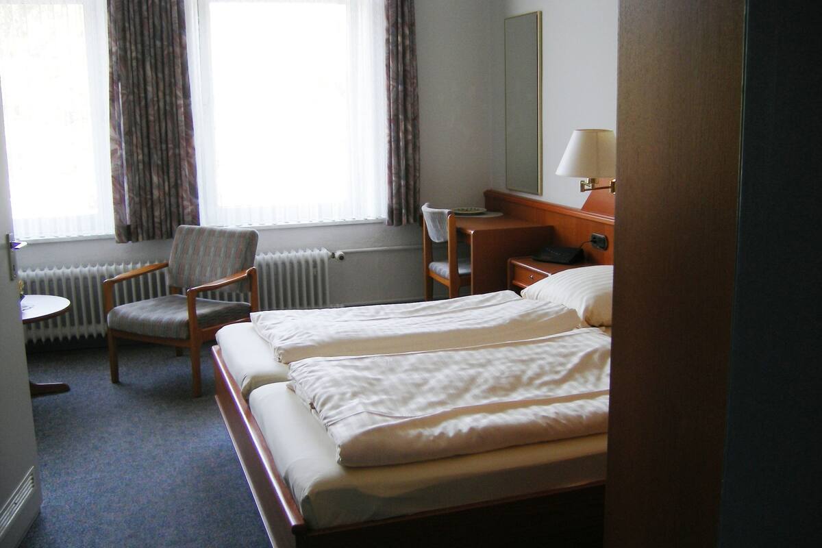 double room single use | in-room safe, desk, free wifi, bed sheets