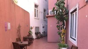 Unclassified image, 3 of 58, button - Royal Prince Hostel (Lisbon)