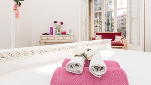 Superior Room | Iron/ironing board (on request), WiFi (free) - Trianon & Co Barcelona (Barcelona)