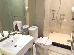 Shower, free toiletries, hair dryer, slippers - Whiz Prime Hotel Kelapa Gading (Jakarta)