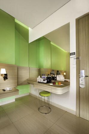 Superior Double Room | In-room safe, desk, free WiFi, bed sheets - Whiz Prime Hotel Kelapa Gading (Jakarta)