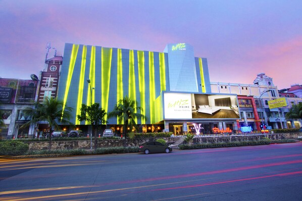 Front of property - Whiz Prime Hotel Kelapa Gading (Jakarta)