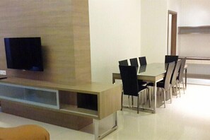 Junior Room, 1 Bedroom | In-room dining - Whiz Prime Hotel Kelapa Gading (Jakarta)