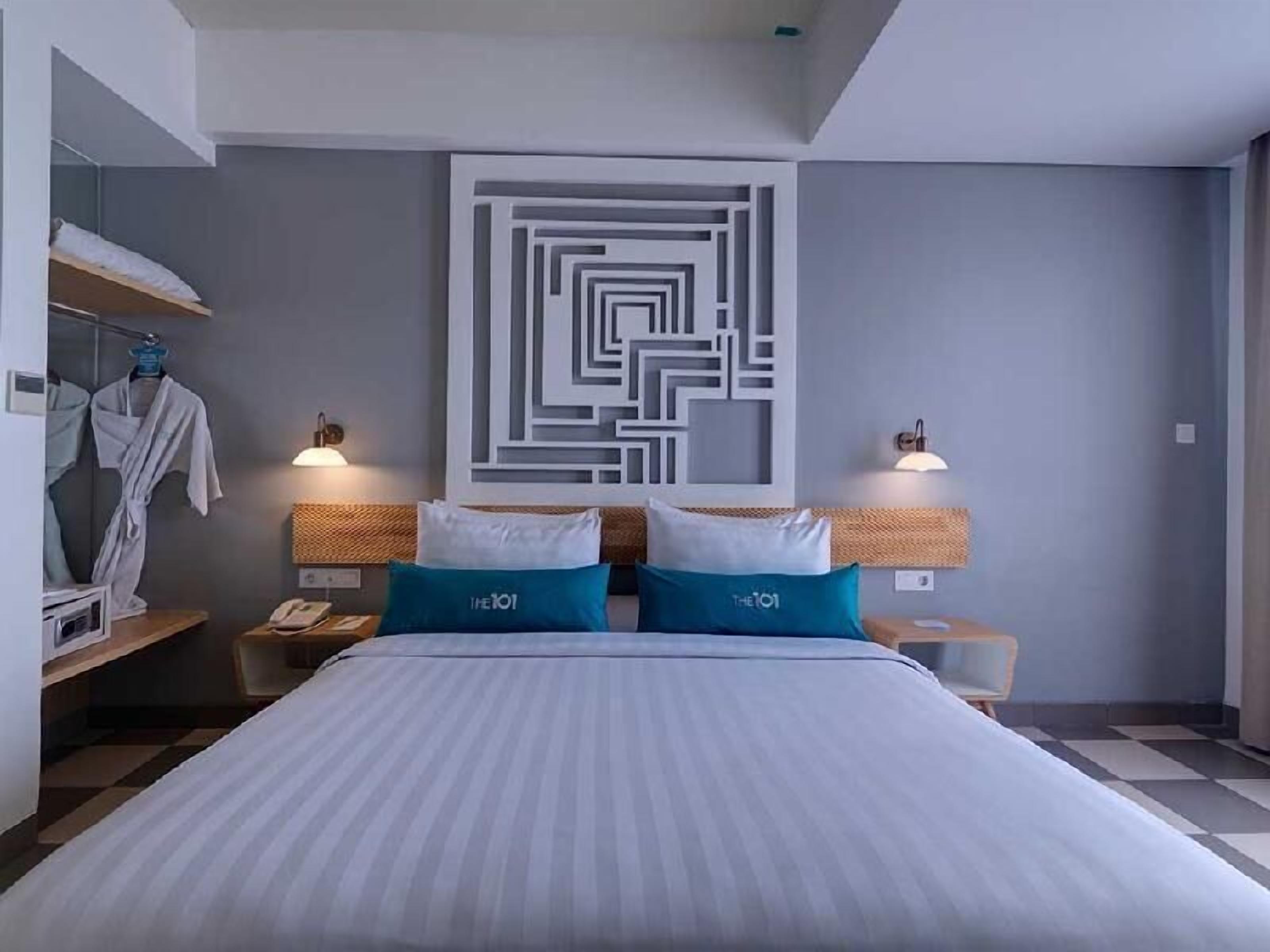 Safe på rommet, skrivebord, wi-fi (inkludert) og sengetøy