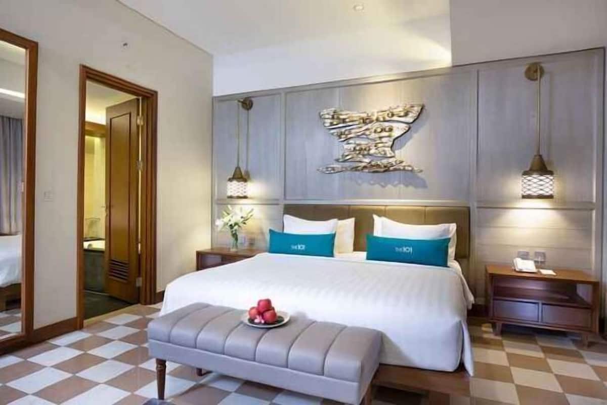 In-room safe, desk, free WiFi, bed sheets