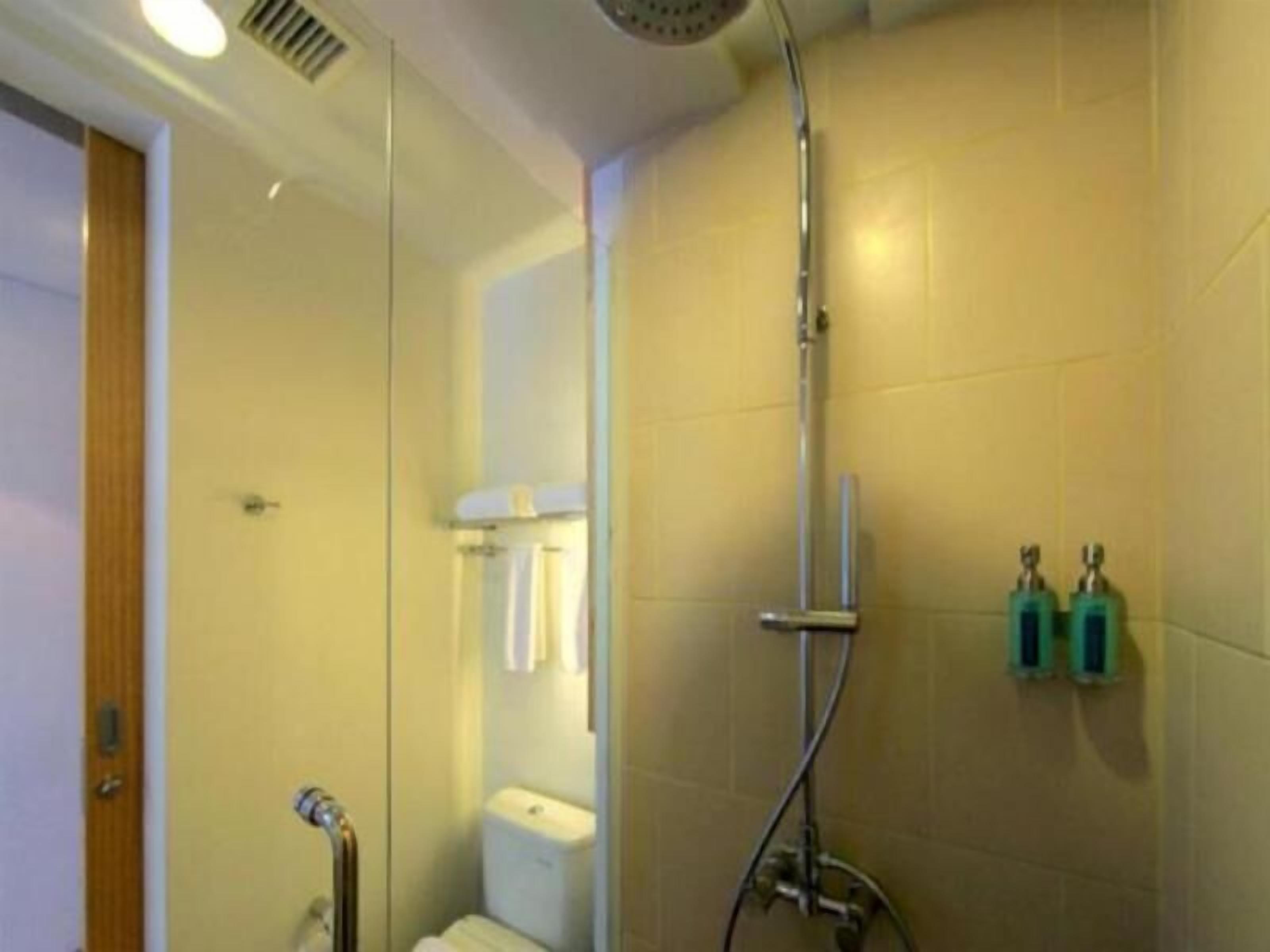 Bad | Hårføner, badekåper, tøfler og bidé