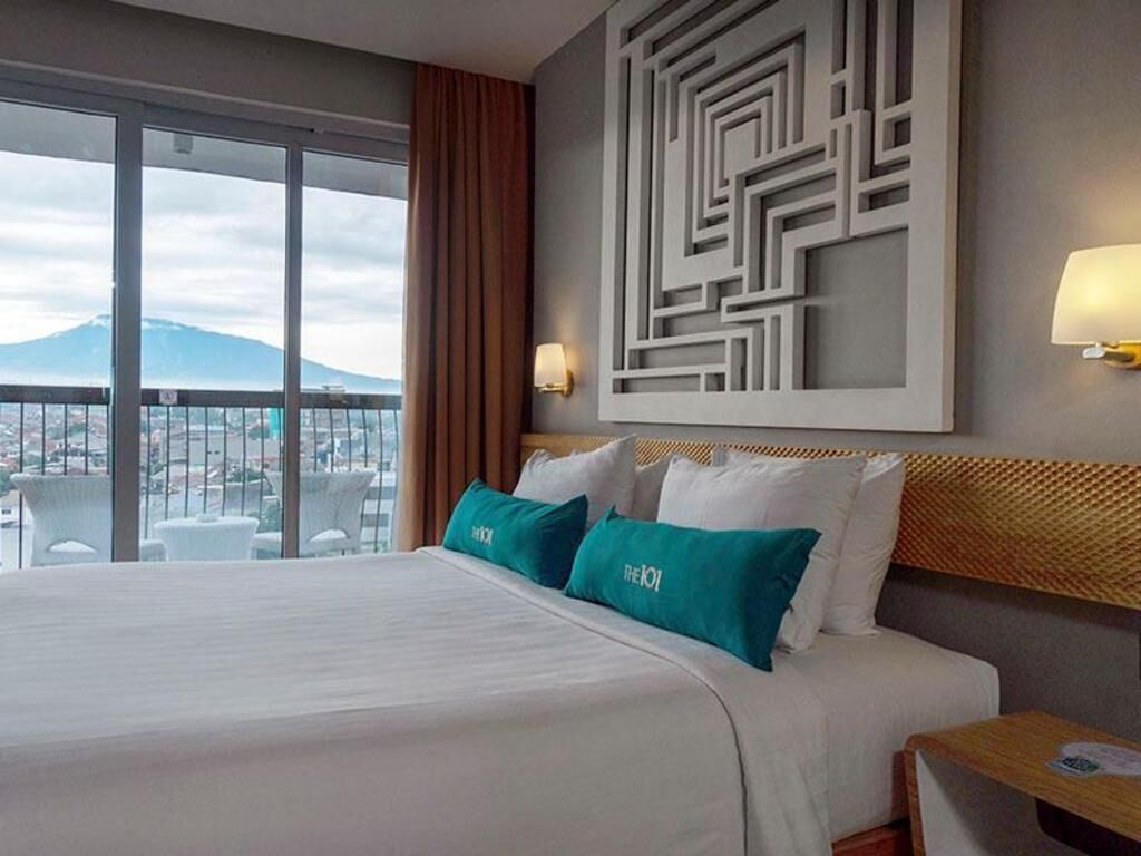 Safe på rommet, skrivebord, wi-fi (inkludert) og sengetøy