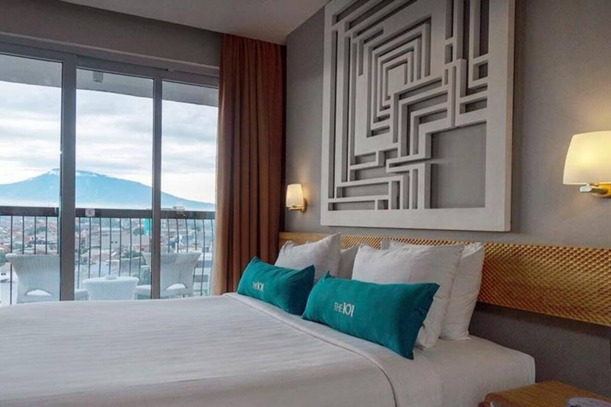 Safe på rommet, skrivebord, wi-fi (inkludert) og sengetøy