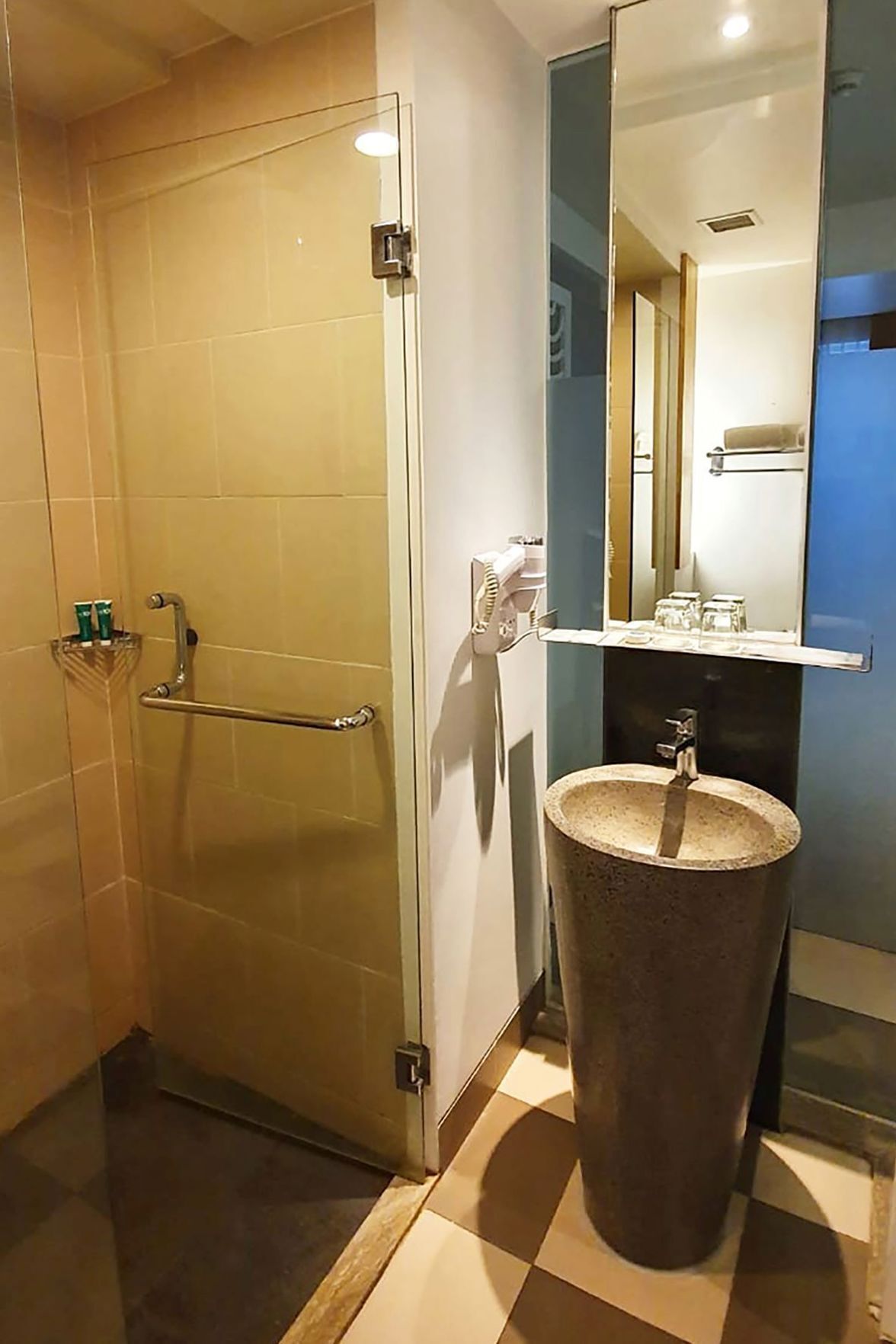 Bad | Hårføner, badekåper, tøfler og bidé